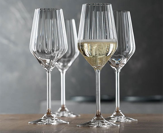 93100488972-Spiegelau-4-teiliges-Champagnerglas-Set-Kristallglas-310-ml-LifeStyle-566-03.jpg